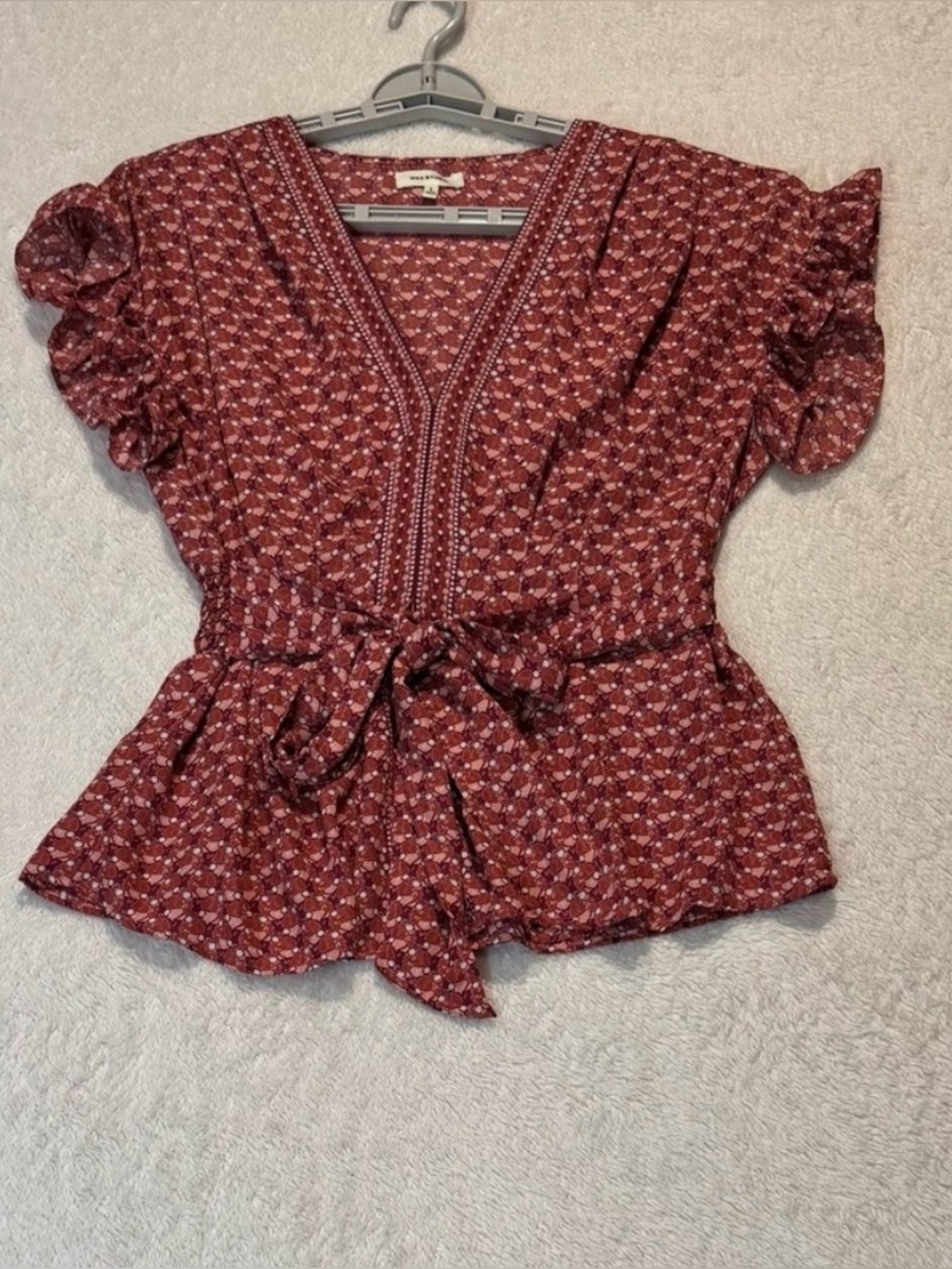 Max studio peplum short ruffle sleeves tie front top Size Large multicolor